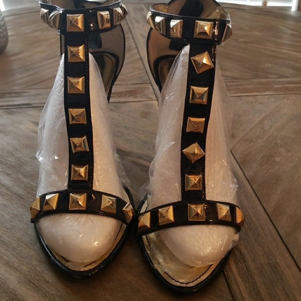 Der'eon Black Studded Heels